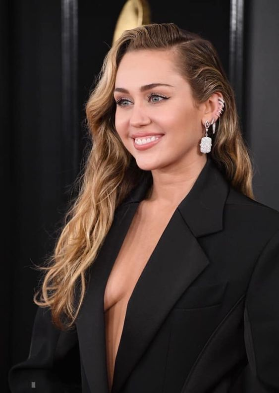 ¿Cuál es el significado de la nueva canción "Flowers" de Miley Cyrus