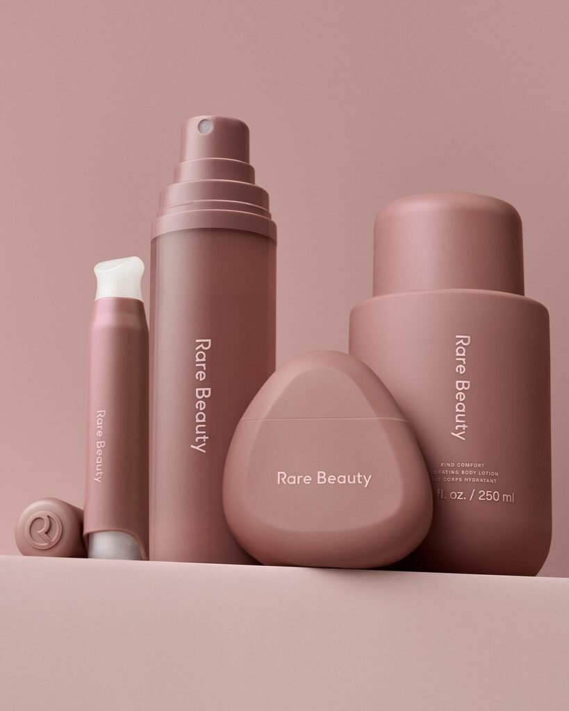 Una nueva categoría para Rare Beauty, FInd Comfort es su debut en productos de cuidado corporal.