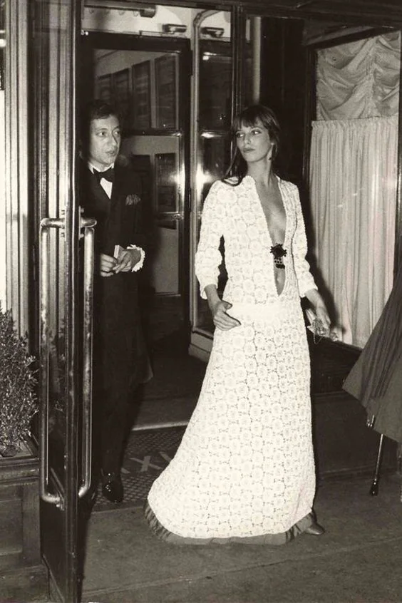 Este vestido de crochet floral consolidó a Jane Birkin como ícono de la moda.