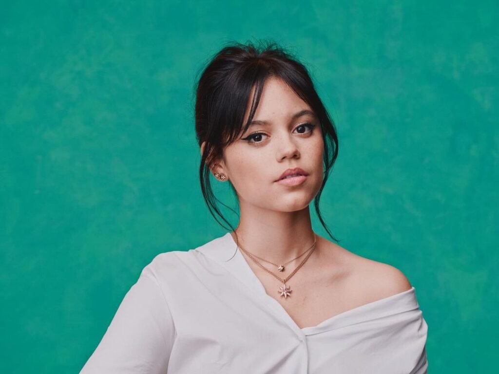 Jenna Ortega películas y series, Rose des Vents Dior