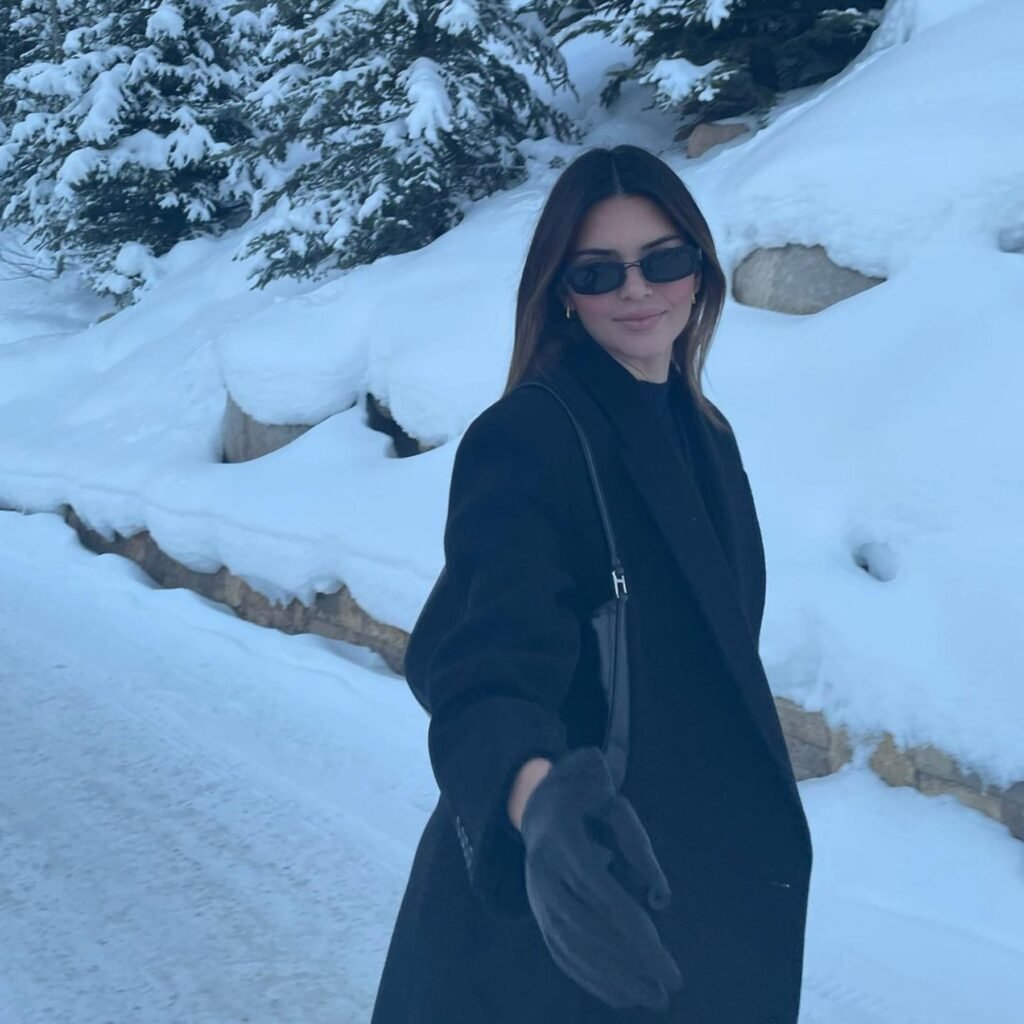 Kendall Jenner guantes nieve