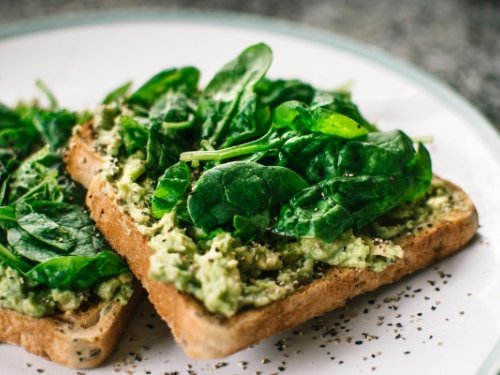 Desayuno vegano pan tostado