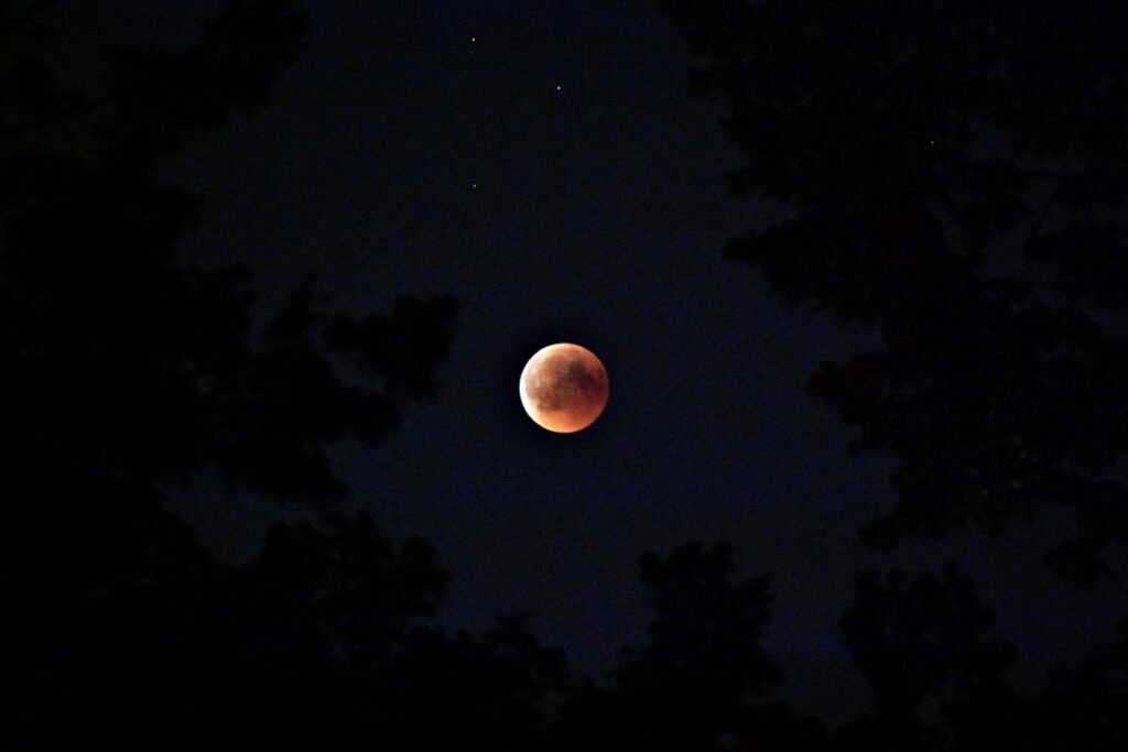 La luna en el cielo