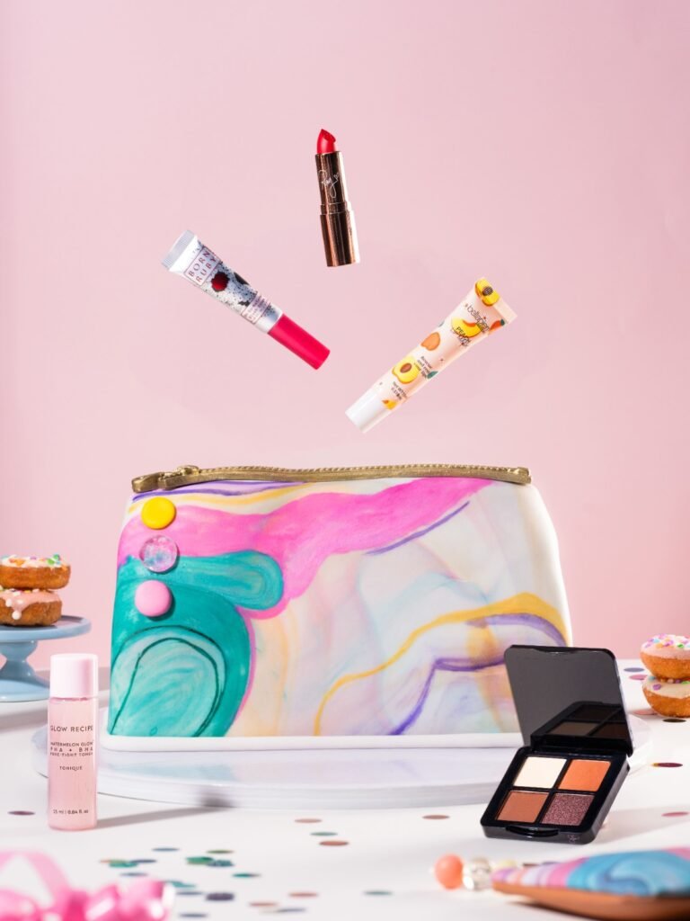 Las Glam Bags contienen diversos productos de belleza