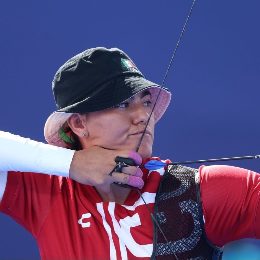 Alejandra Valencia en competencia tiro con arco