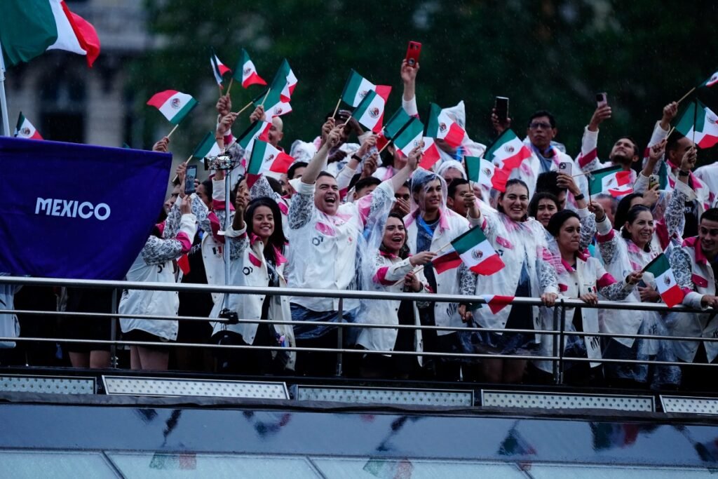 Atletas mexicanos en la inauguración de los Juegos Olímpicos París 2024