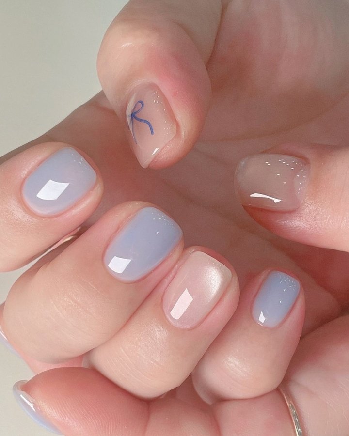 Uñas coreanas azules