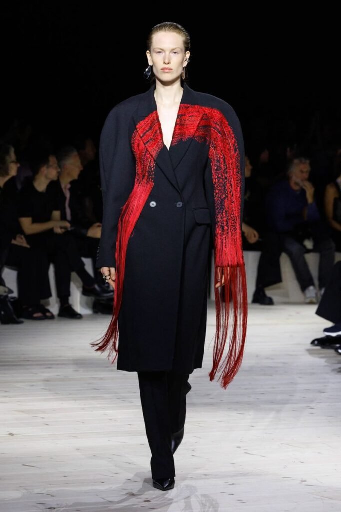 McQueen Spring 2024 por Sarah Burton