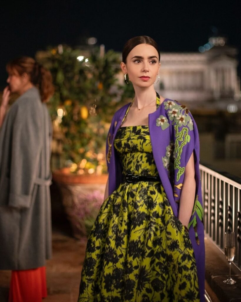 Lily Collins como Emily in Paris