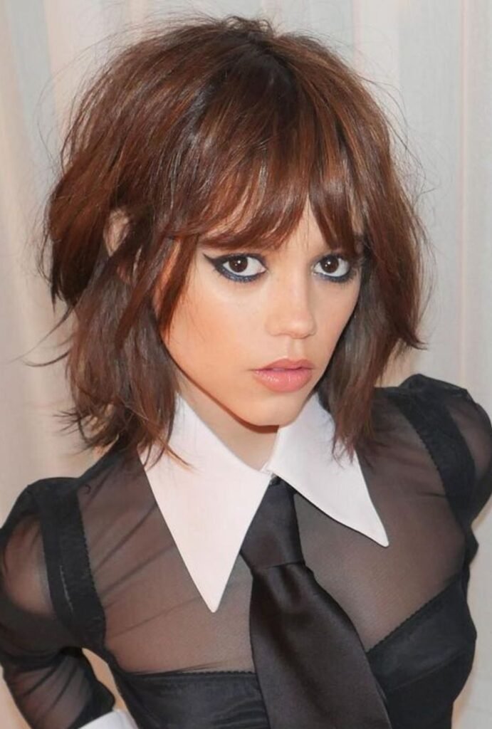 Jenna Ortega ojos maquillaje