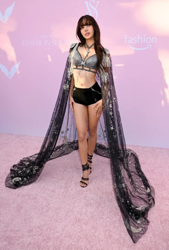 Lisa en la alfombra rosa de Victoria 's Secret Show