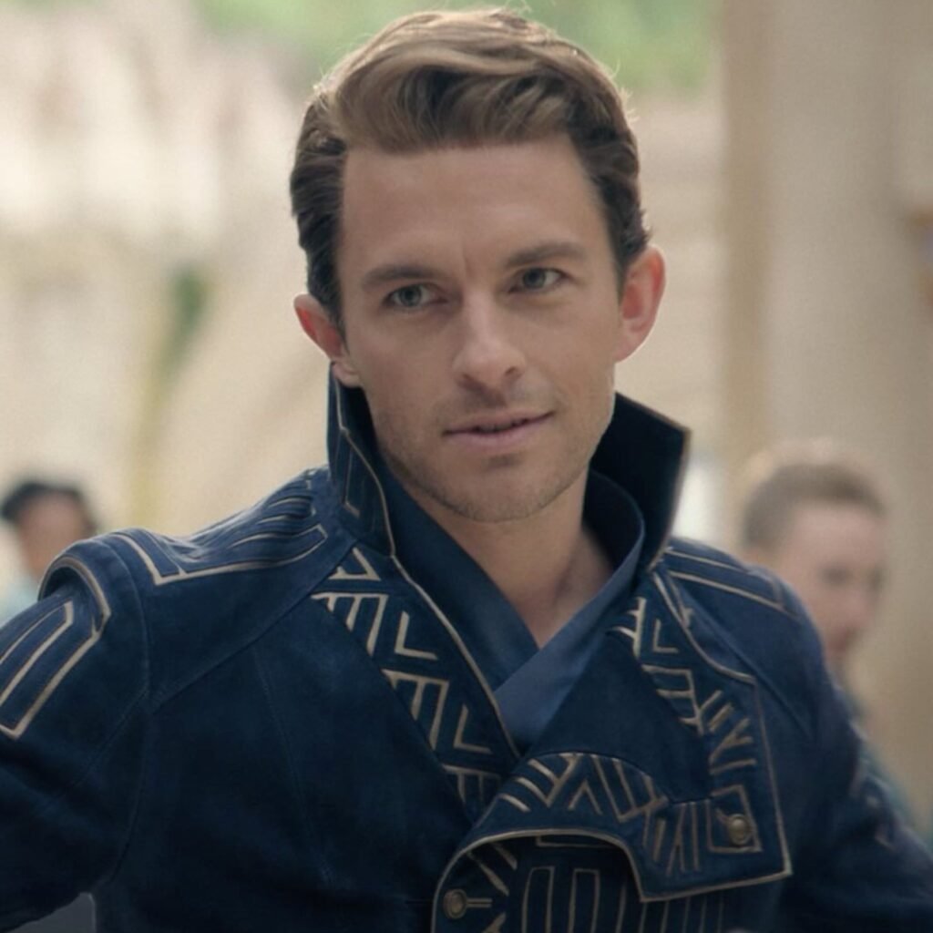 Jonathan Bailey como Fiyero