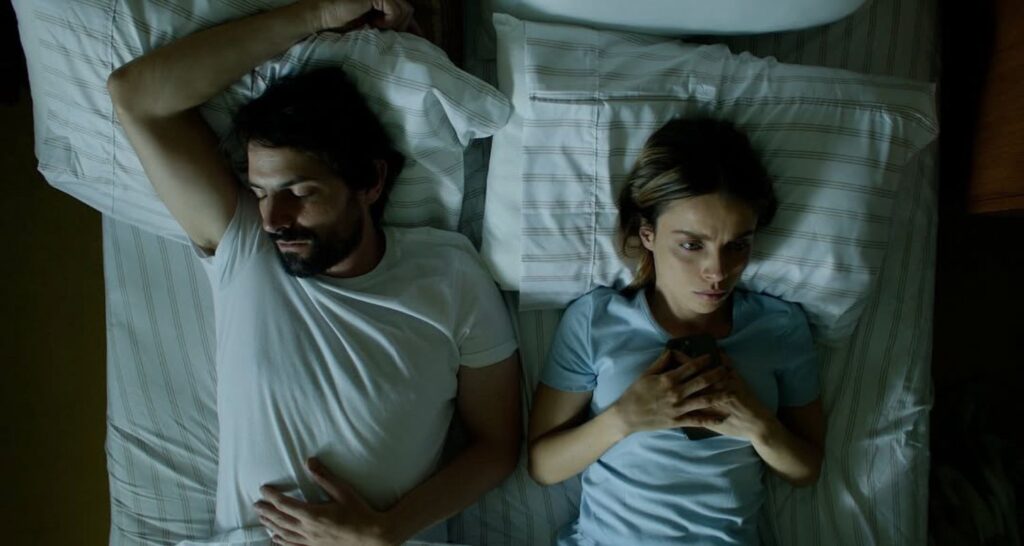 Marcela Guirado y José María de Tavira en la serie Valiendo Madres