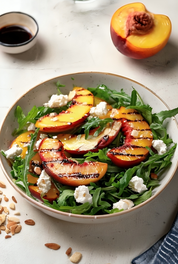 Ensalada de arúgula con durazno a la plancha