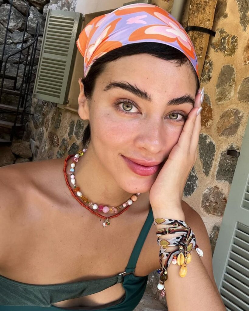 Esmeralda Pimentel cabello