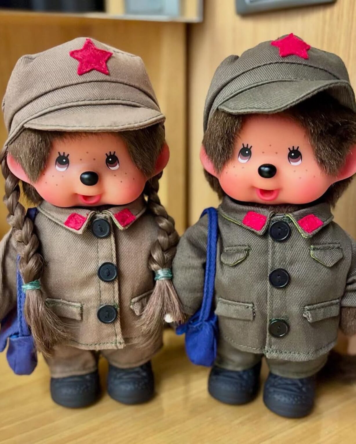 Monchhichi Chico Marina - Peluche Mono 26 Cm, Bata Y Boina Roja, Fabricado En España