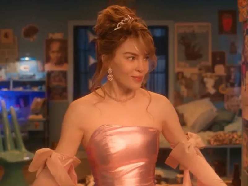 Vestido rosa de Belinda en Mentiras