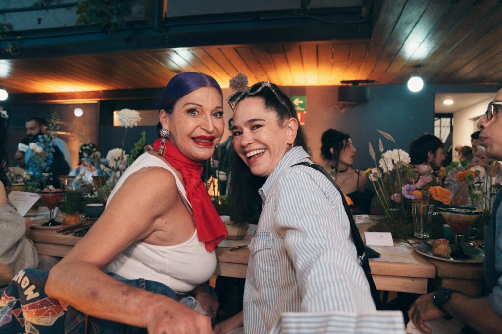Alejandra Bogue y Yuriria Sierra.