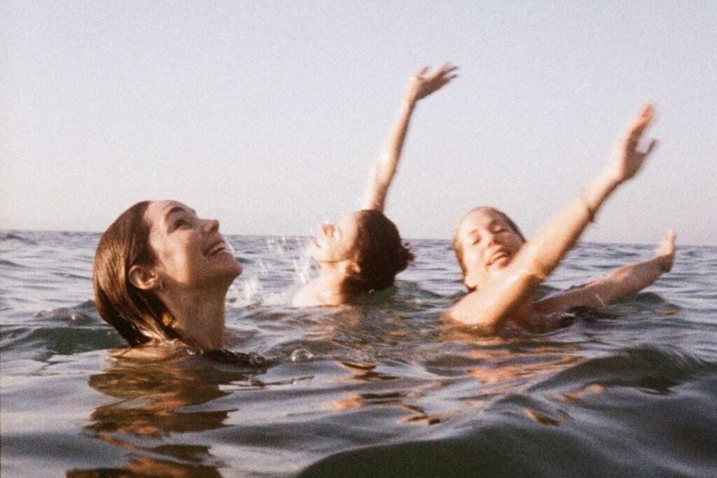 Tessa Ía y sus hermanas