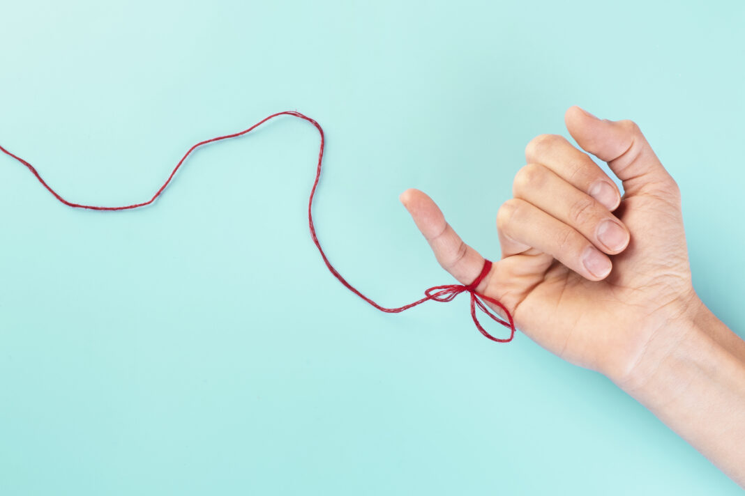 Hilo rojo del destino: qué significa y de dónde viene la leyenda