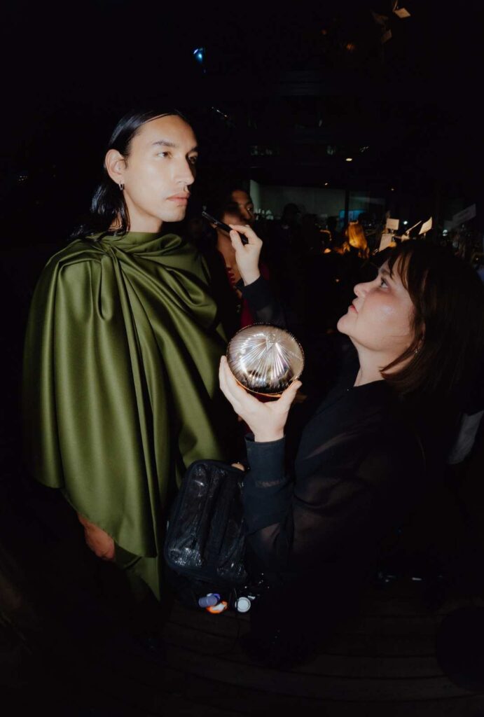 Raíz Sin Tierra desfile maquillaje Charlotte Tilbury Beauty