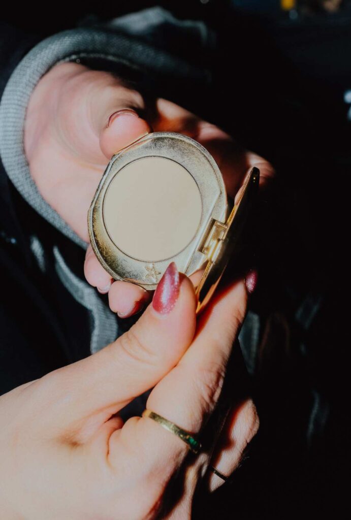 Raíz Sin Tierra desfile maquillaje Charlotte Tilbury Beauty