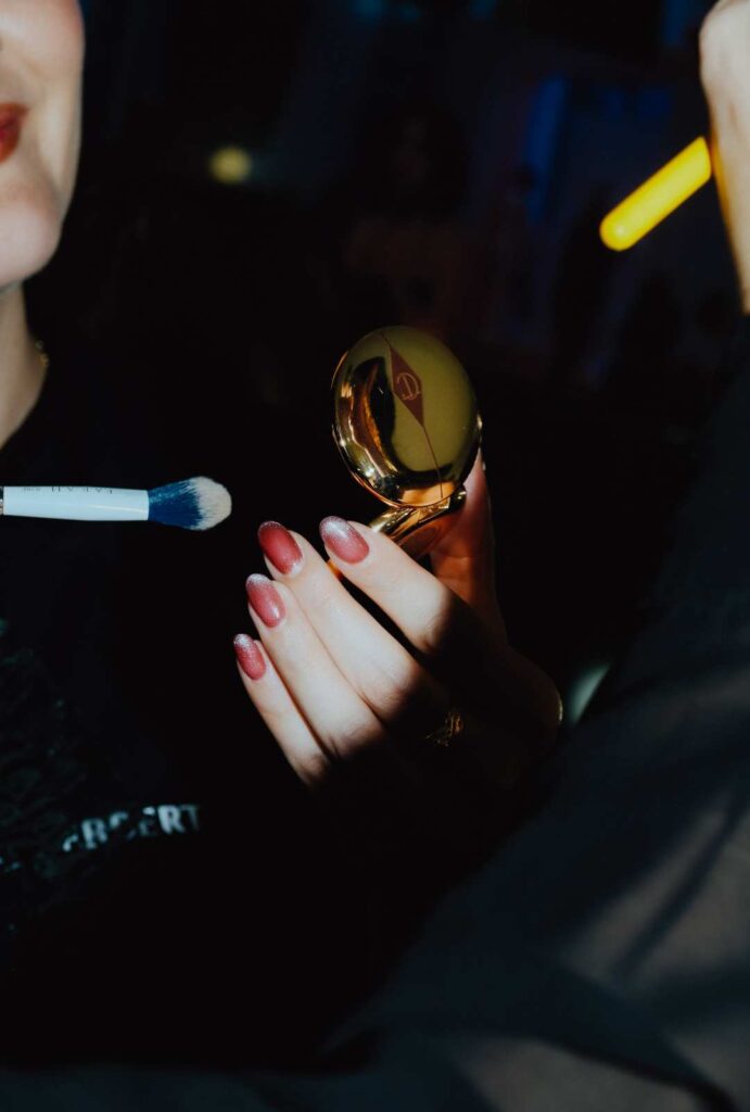 Raíz Sin Tierra desfile maquillaje Charlotte Tilbury Beauty