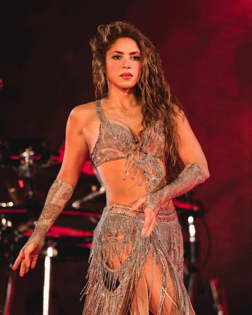 Shakira en  Las Mujeres Ya No Lloran World Tour