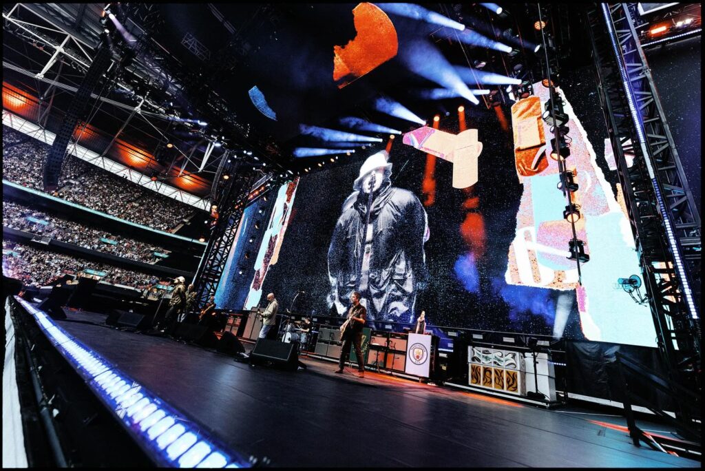Oasis en el escenario de Wembley