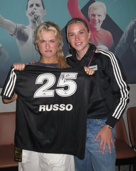 Anaïs Gallagher y Alessia Russo