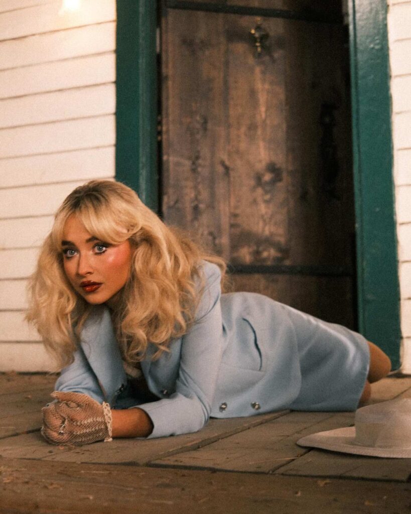 Sabrina Carpenter en Tears