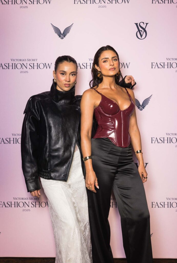 Aislinn Derbez en el Victoria’s Secret Fashion Show 2025