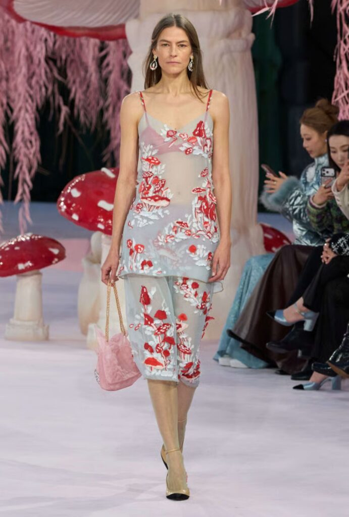 Matthieu Blazy redefine la alta costura en Chanel PV 2026