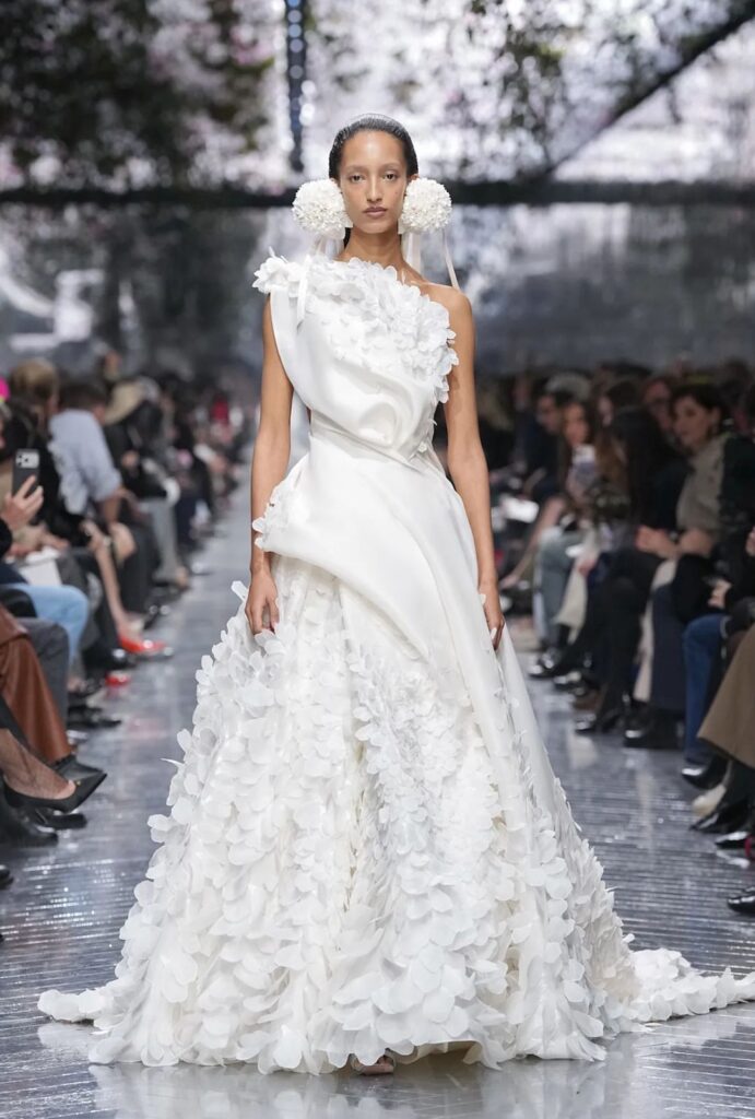 JW Anderson debuta en la Alta Costura de Dior SS26