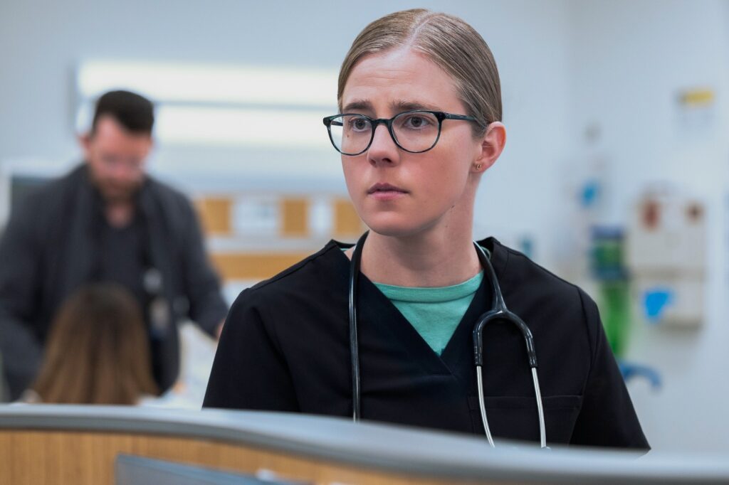 Taylor Dearden como la Dra. King