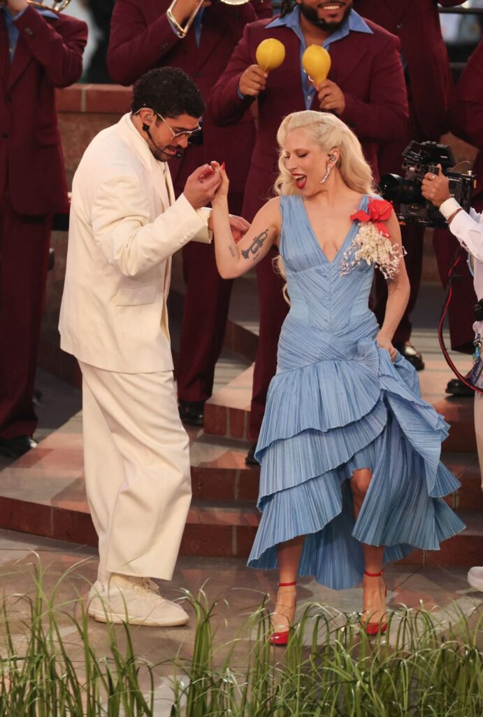 Luar viste a Lady Gaga en el medio tiempo del Super Bowl