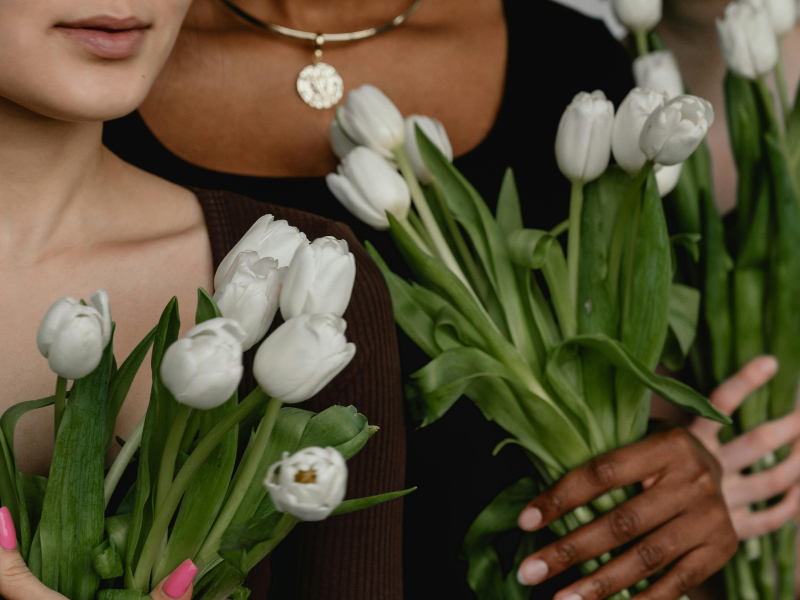 flores blancas de amigas
