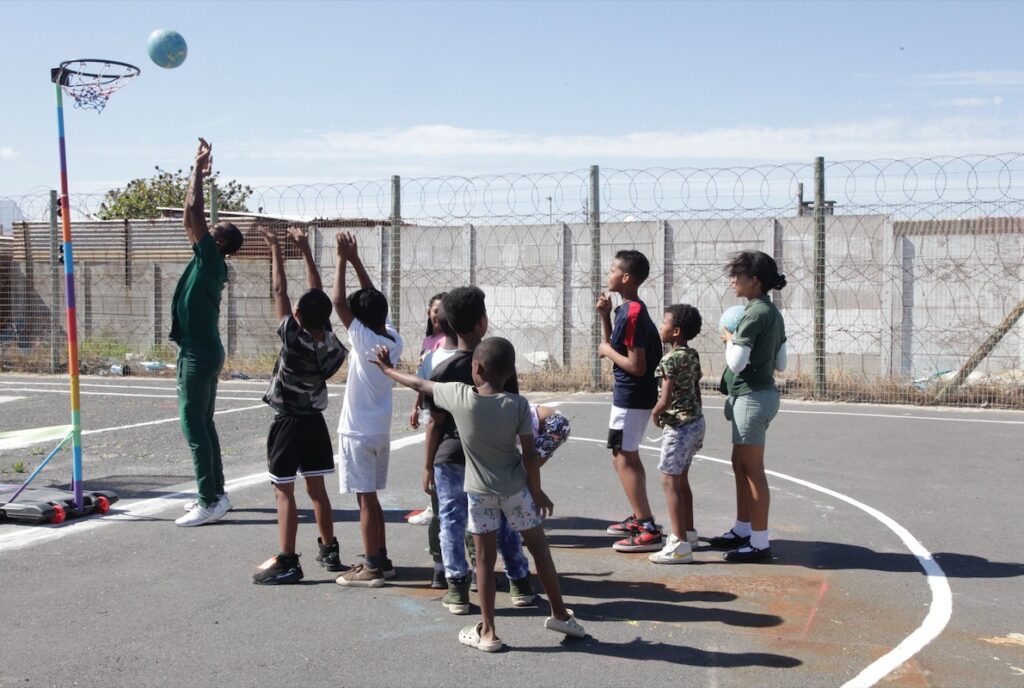 Niños de la fundación de Charlize Theron