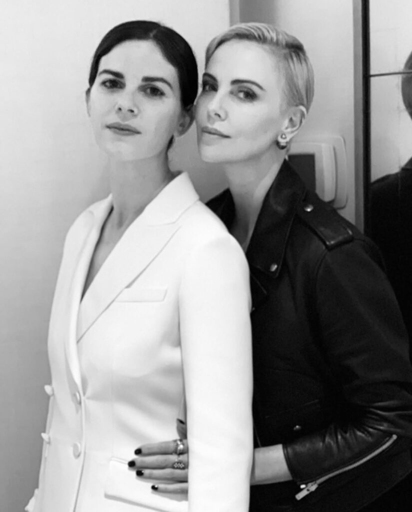 Leslie Fremar y Charlize Theron