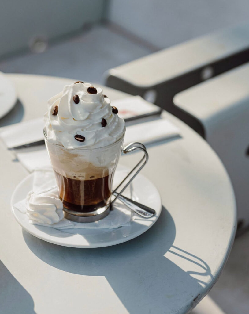café