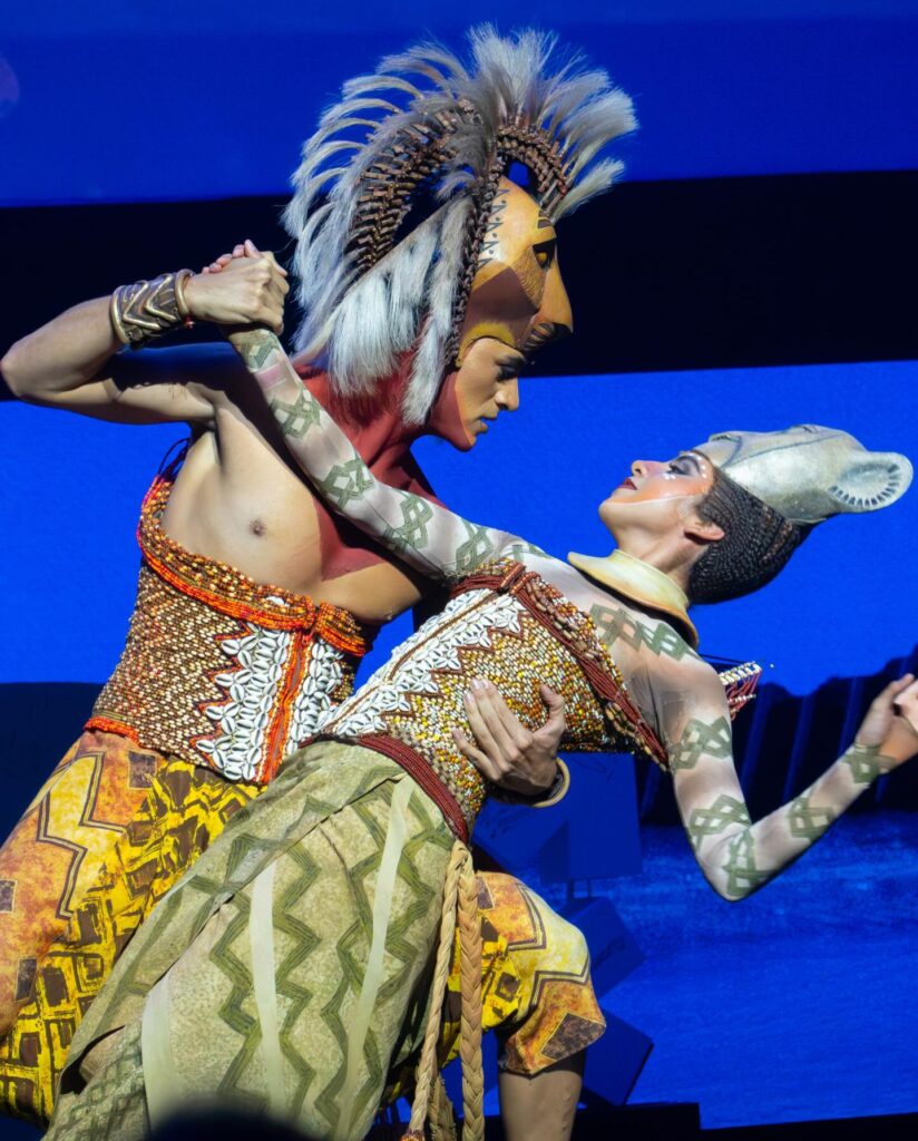Juan López Boyadjian y Majo Domínguez en El Rey León 