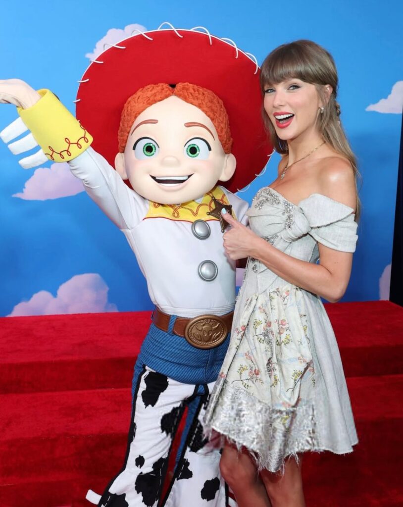 Taylor Swift canta “Tu amigo fiel” de Toy Story