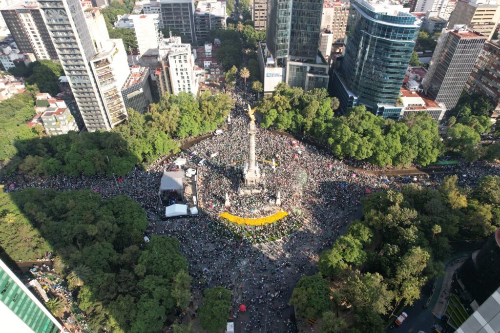 La afición mexicana en el Ángel de la Independencia