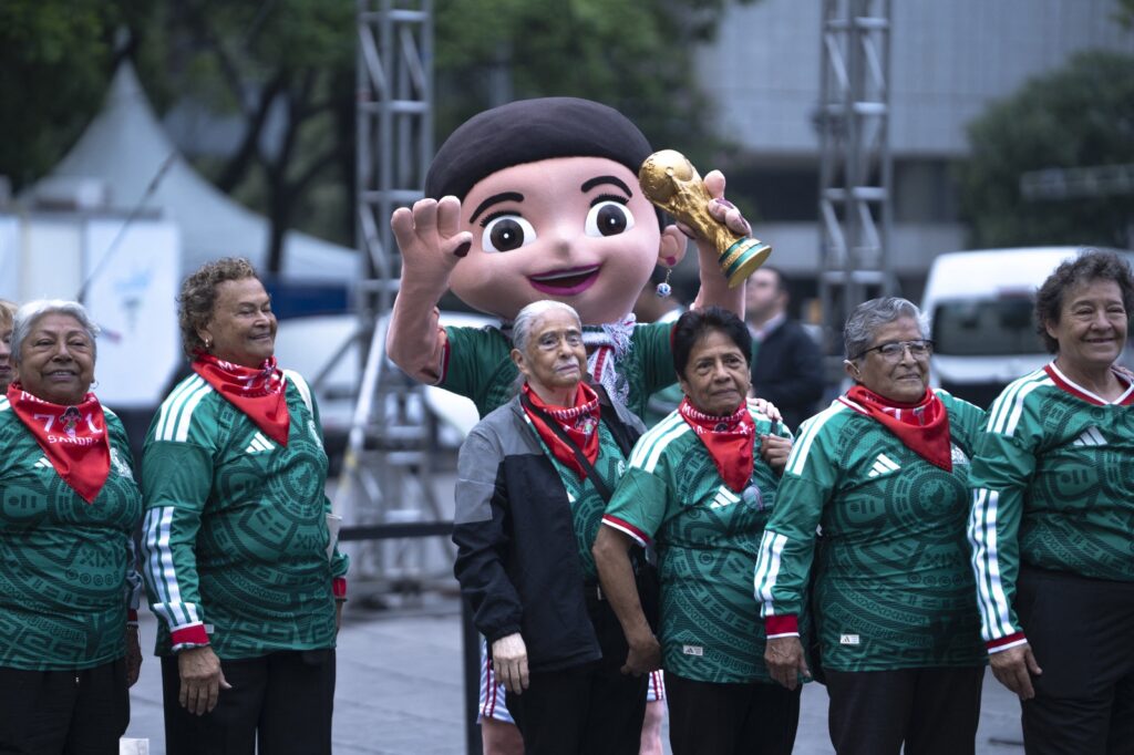 Las pioneras de 1971 en el Desfile Mundialista