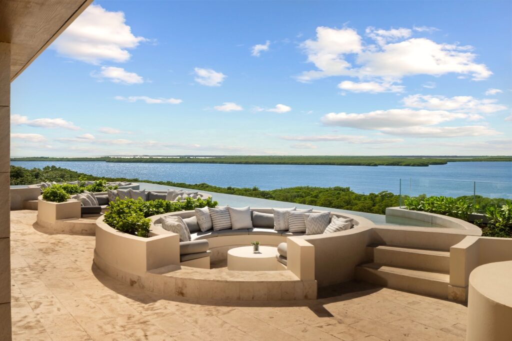 Sky bar de Secrets Mirabel