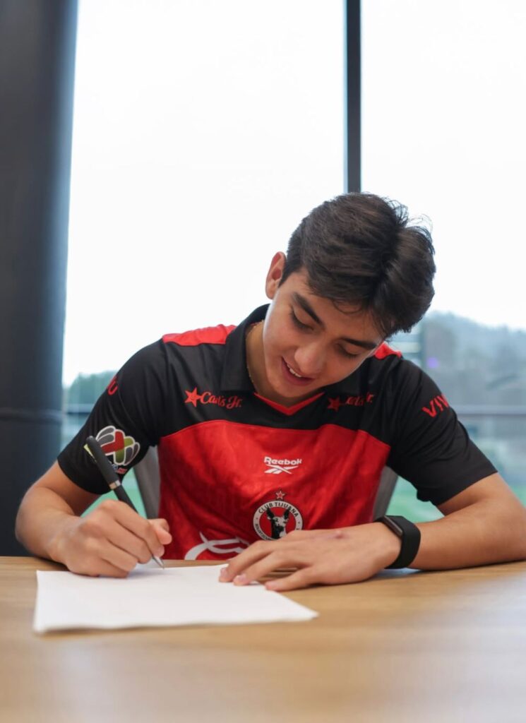 Quién es Gil Mora el futbolista de la Selección Mexicana
