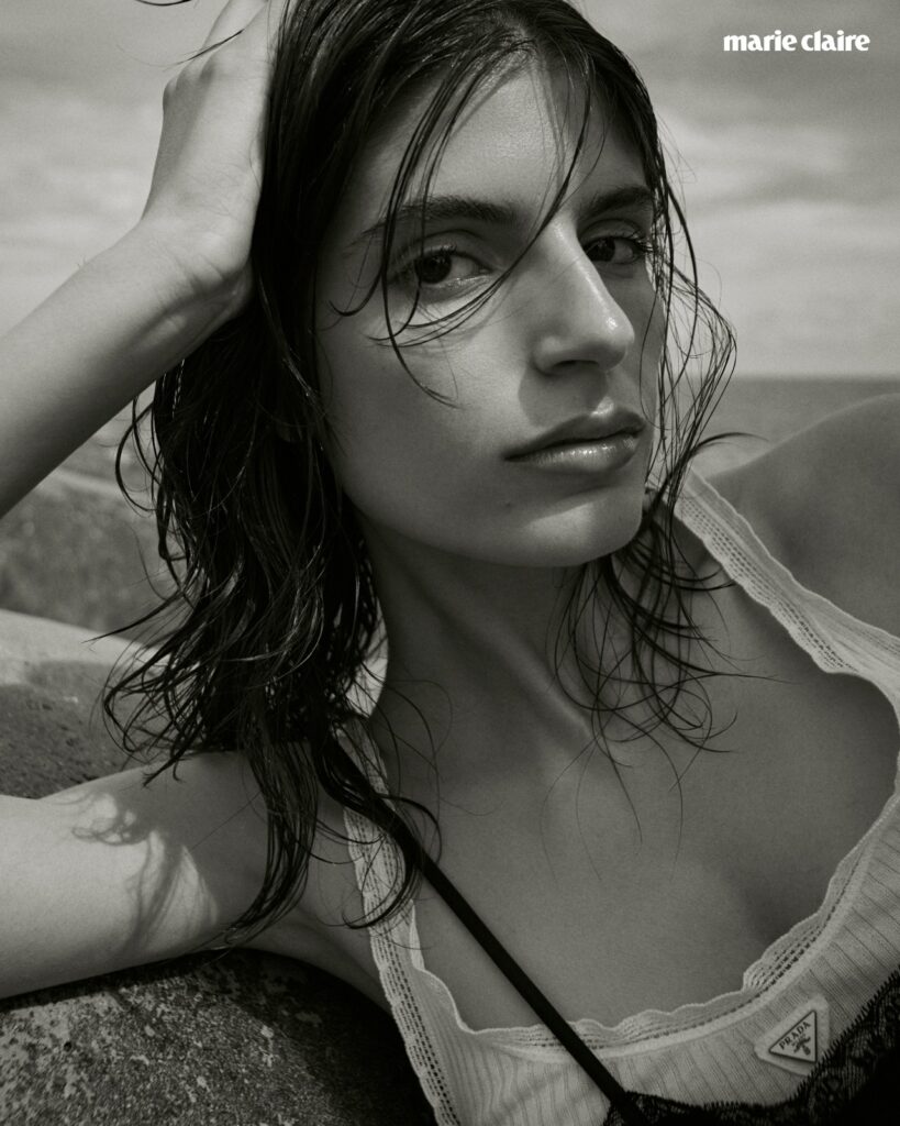 Breaking waves