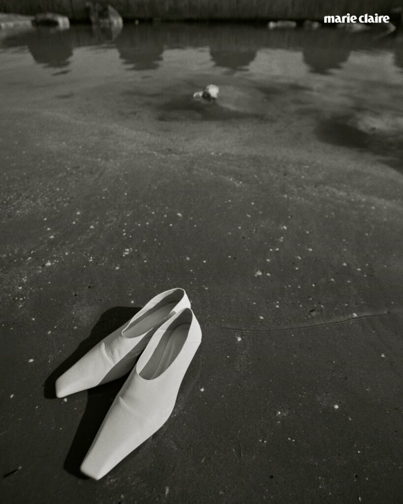 Breaking waves