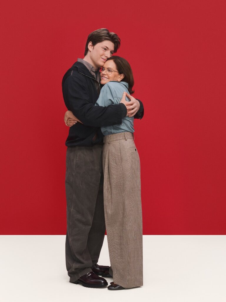 Nancy Banks, coach de actuación, con su hijo, el actor Benny Buckley
