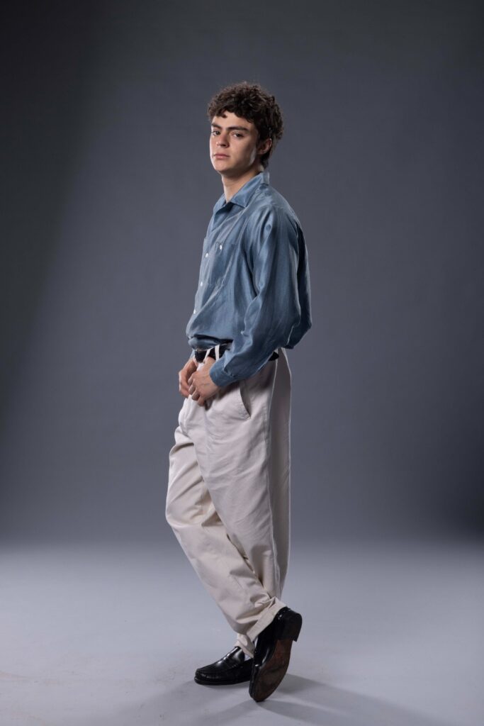 Iker Solano como Diego Schoening